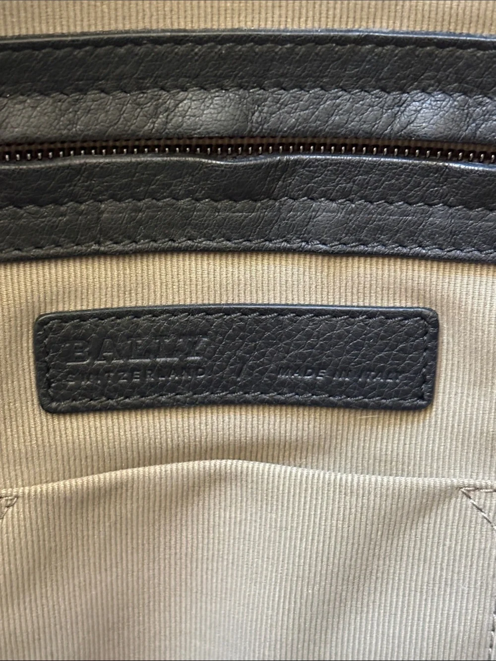 Bally Switzerland Black Leather Briefcase Messenger Bag Medium Detachable Strap